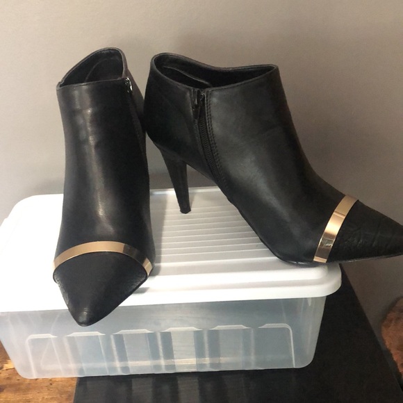 Black heel bootie - Picture 3 of 7